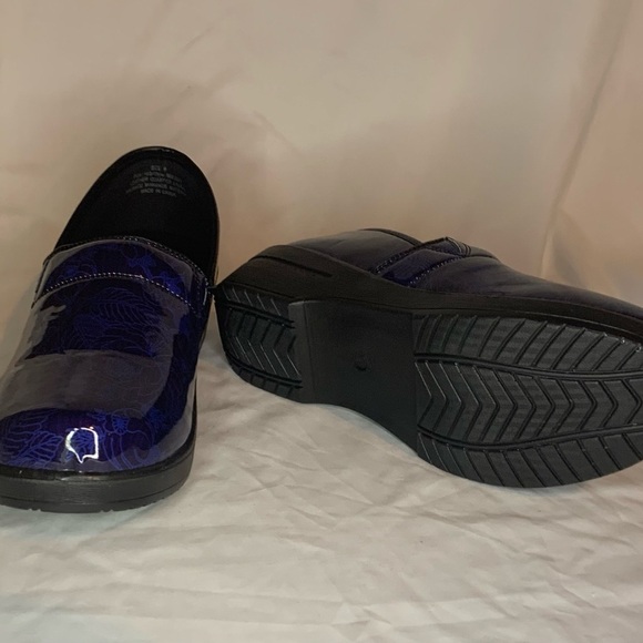 2 for $48 MediChic Marilyn Monroe Blue & Black Mules slip resistant - Picture 2 of 6